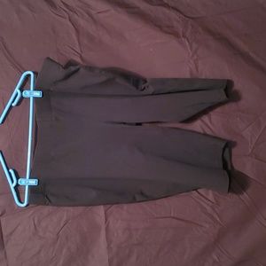 B5 22/24 livi active black knee legnth